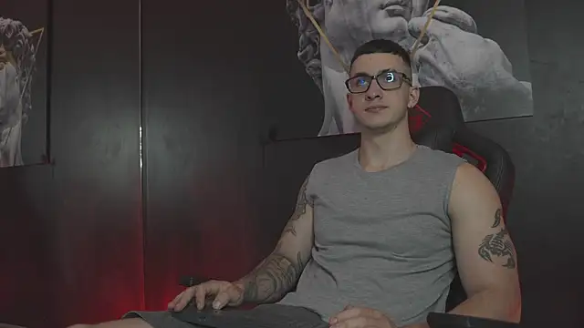 JacksonOlsenn online show from November 12, 9:19 pm