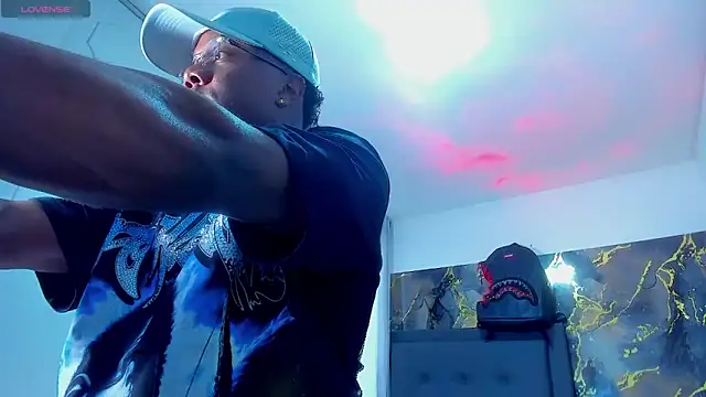 ronnie 7777 online show from April 14, 7:46 pm