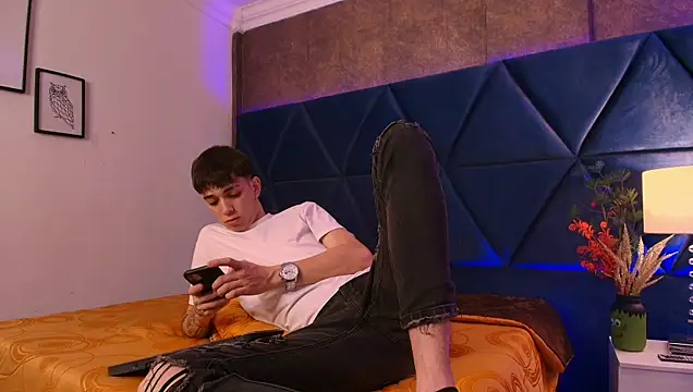 Lion Foster01 online show from December 3, 8:48 pm