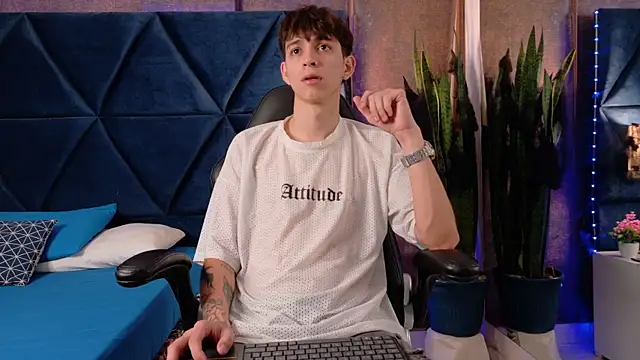 Lion Foster01 online show from October 22, 12:31 pm