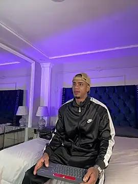 AaronCruz  online show from March 8, 1:58 am