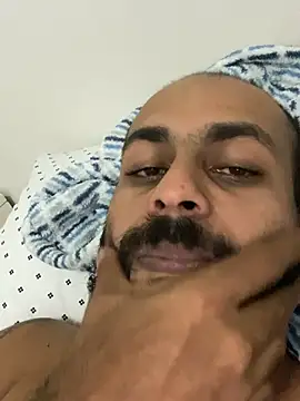 Snapshot of islandvybee55 chatting on February 12, 5:26 am islandvybee55 online show from February 12, 5:26 am