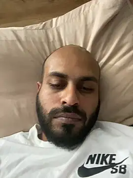 islandvybee55 online show from April 15, 9:04 pm