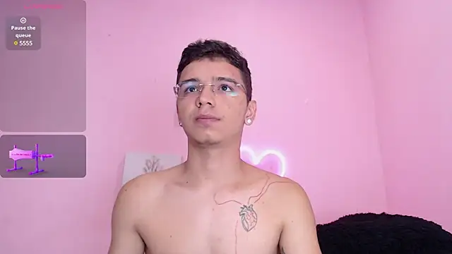 Snapshot of Ian_Castillo_ chatting on December 6, 11:22 am Ian Castillo online show from December 6, 11:22 am