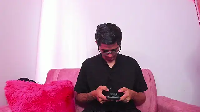 Ethan Sai    online show from December 13, 6:27 pm