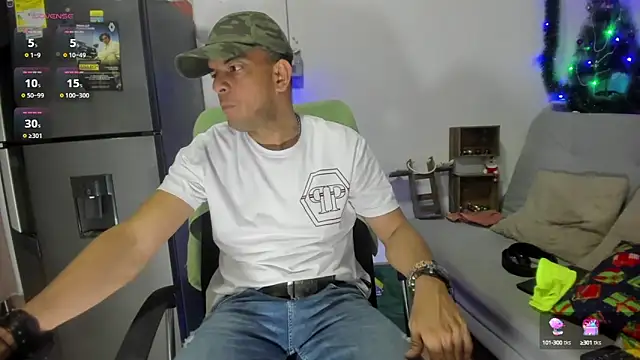 latinmartin73 online show from December 8, 12:51 am