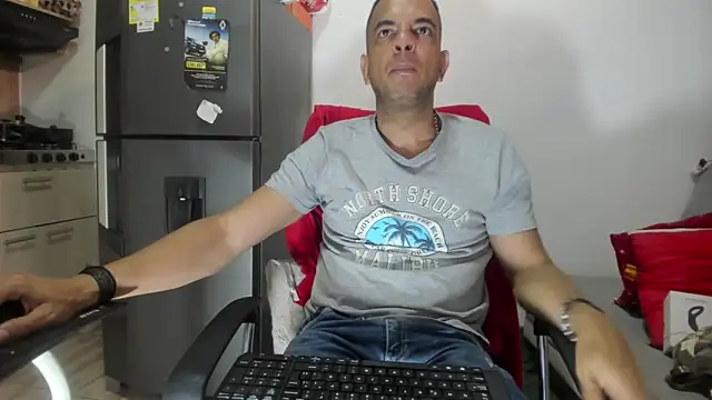 latinmartin73 online show from December 28, 6:40 pm