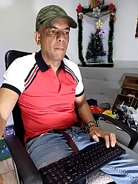 latinmartin73 online show from December 24, 10:28 pm