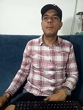 latinmartin73 online show from March 7, 12:48 am