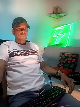 latinmartin73 online show from January 20, 1:18 am