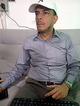 latinmartin73 online show from February 12, 1:09 am