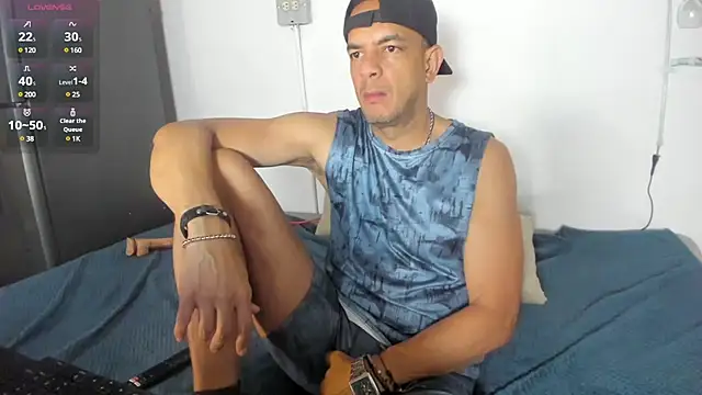 latinmartin73 online show from February 24, 11:52 pm