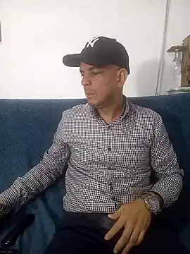 latinmartin73 online show from March 5, 1:31 am