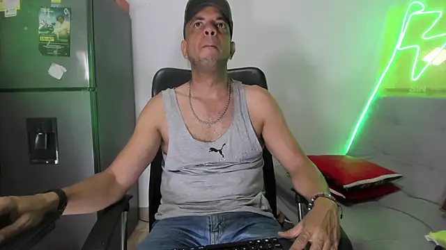 latinmartin73 online show from January 11, 9:57 pm