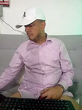 latinmartin73 online show from February 20, 1:03 am