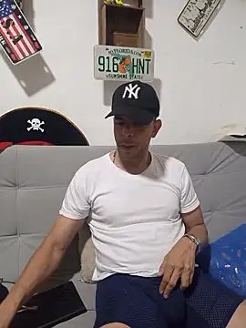 latinmartin73 online show from November 6, 10:57 pm