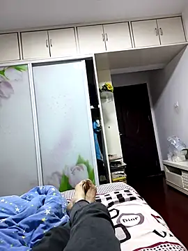 huzi518 online show from February 24, 2:15 pm