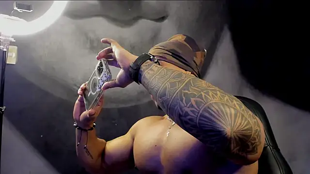 bradley smith online show from February 20, 1:36 am