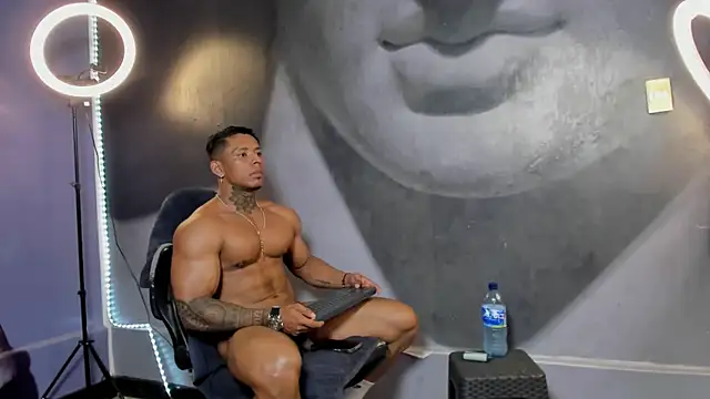 bradley smith online show from December 24, 7:06 am