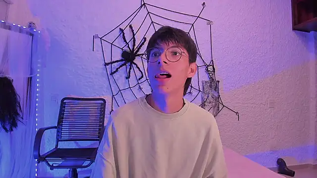 alexandersawyer online show from October 6, 4:06 am