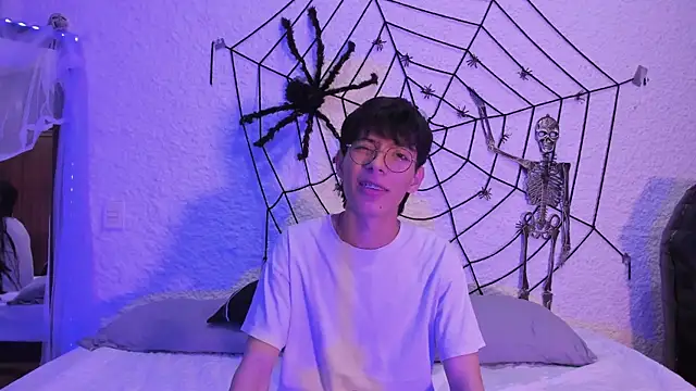 alexandersawyer online show from October 8, 4:39 am