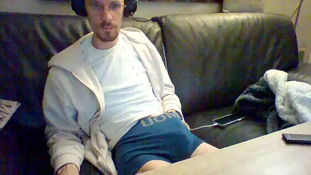 Snapshot of passif520 chatting on February 6, 11:15 pm passif520 online show from February 6, 11:15 pm