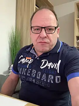 coupleLatinaLovers online show from March 18, 6:06 am