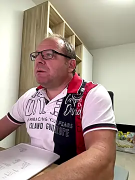 coupleLatinaLovers online show from September 25, 5:50 am