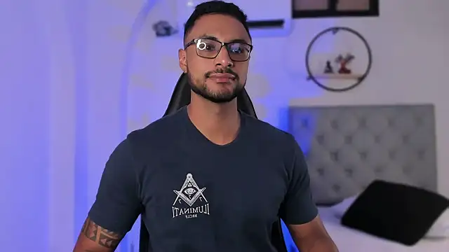 LiamGarcia1 online show from December 4, 12:25 pm