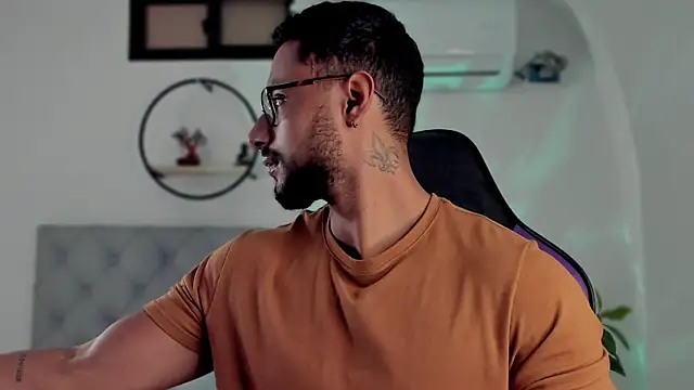 LiamGarcia1 online show from January 6, 12:24 pm