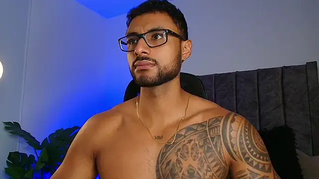 LiamGarcia1 online show from October 22, 1:37 pm