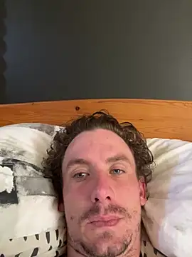 bradleyjamesmc online show from January 18, 9:13 am