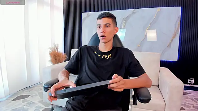 Aaron Scoot online show from March 9, 8:36 pm