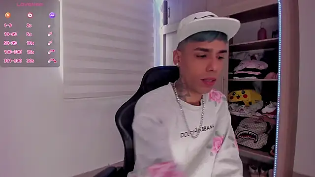 aldrinwhite online show from February 26, 3:52 pm