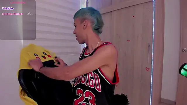 aldrinwhite online show from March 17, 4:33 pm