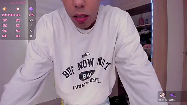 aldrinwhite online show from March 15, 4:21 pm