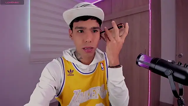 aldrinwhite online show from January 17, 2:18 pm