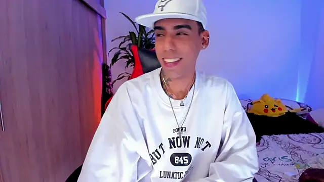 aldrinwhite online show from March 19, 6:22 pm