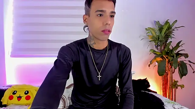 aldrinwhite online show from September 23, 6:18 pm