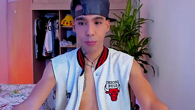 aldrinwhite online show from November 25, 5:37 pm