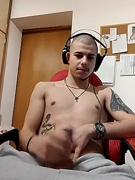 BigDickEnrg7195 online show from March 4, 9:00 pm