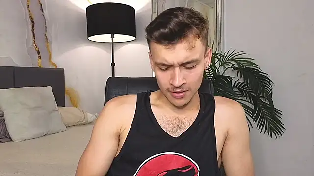 Desmon Clark online show from December 5, 8:56 pm