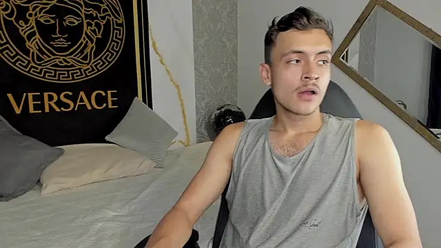 Desmon Clark online show from December 6, 9:02 pm