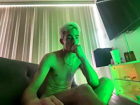 cbuchanan15 online show from October 31, 3:59 pm