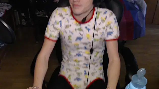 BabyDracoDarkfang online show from March 28, 11:21 am