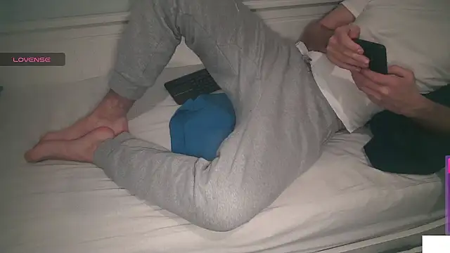 an4y8ot online show from December 9, 6:55 am