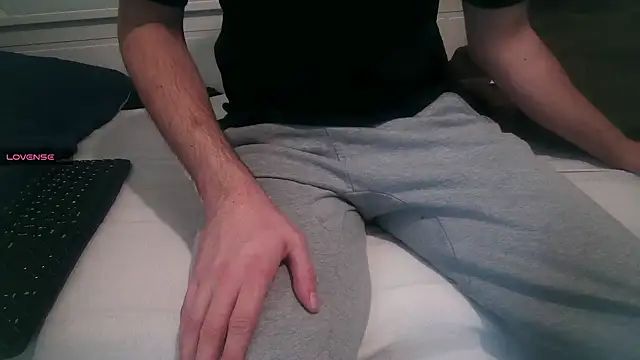 an4y8ot online show from December 14, 11:39 am