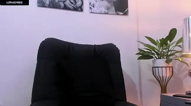 Snapshot of CruzVega chatting on January 10, 7:54 pm CruzVega online show from January 10, 7:54 pm
