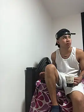 logannth online show from February 3, 4:32 am