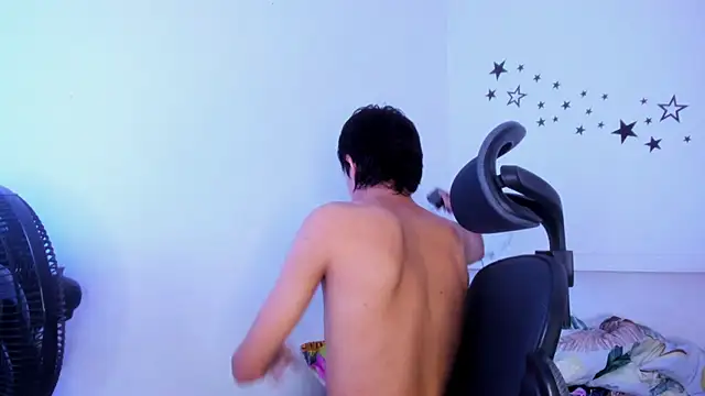 Johhan  Lee online show from December 5, 8:49 pm